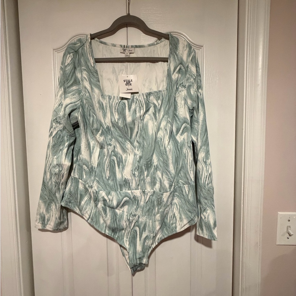 NWT Jenni Green and White Bodysuit
